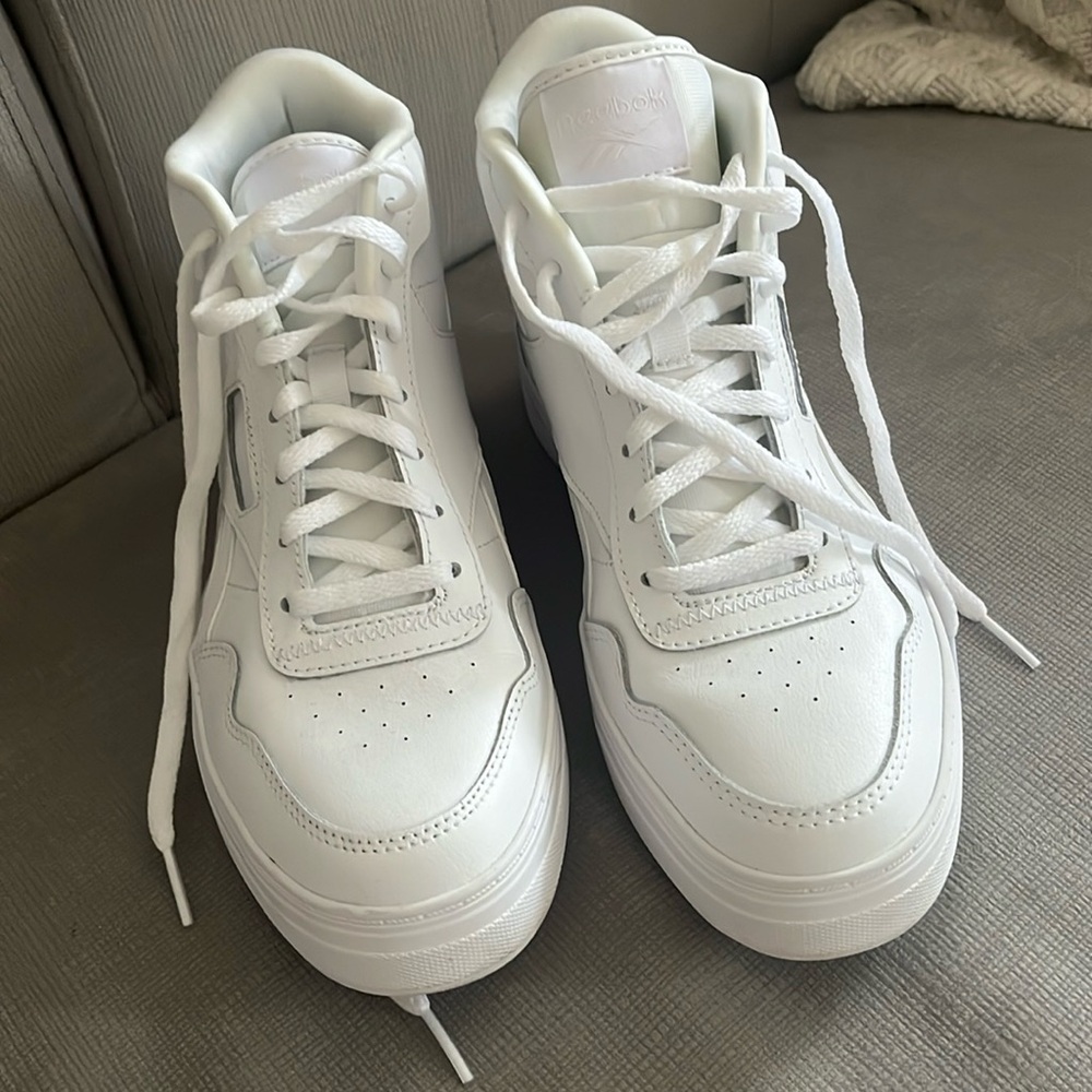 PRICE DROP ⬇️ Reebok White High Top Sneakers - Women 7.5